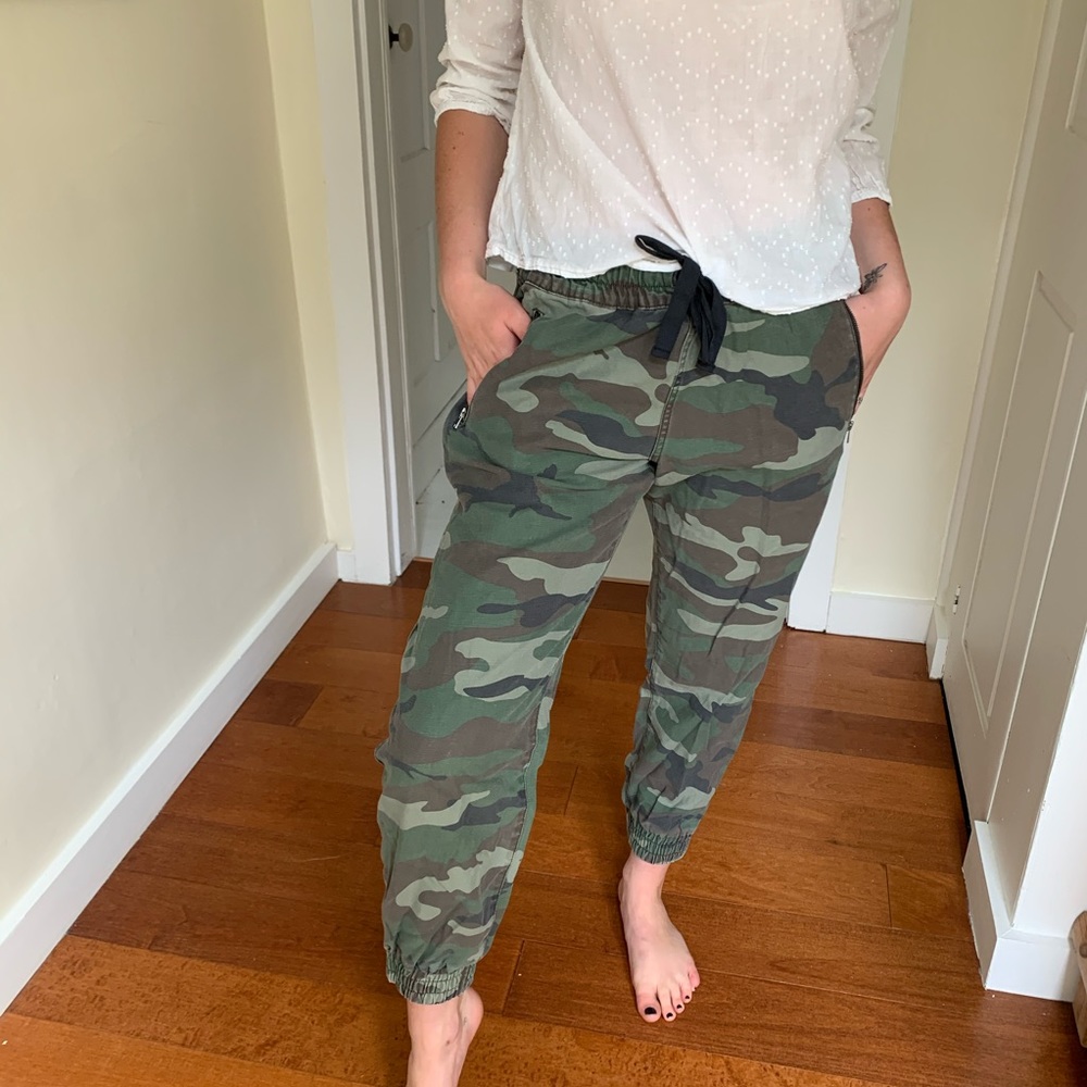 NWOT Tna cammo JOGGERS